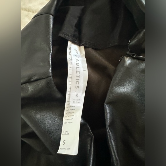 Faux leather leggings from fabletics - Picture 3 of 3
